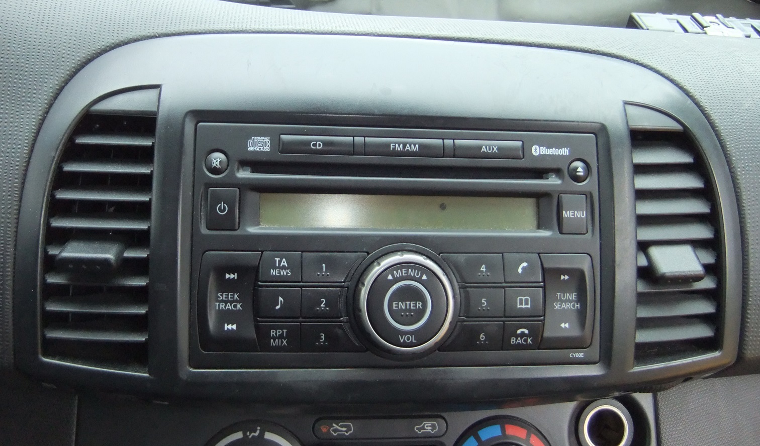 Can the MK12 take a standard 2 Din stereo? Micra Sports Club
